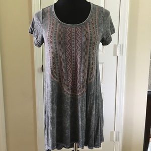 Vintage-Looking Hi/Lo Tee